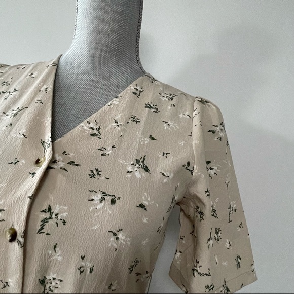 Oak + Fort shirt sleeve floral puff shoulder midi dress in beige - Picture 2 of 10